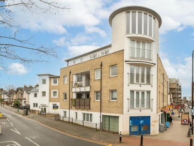 2 Bedroom Apartment For Sale In Sutton, Surrey
