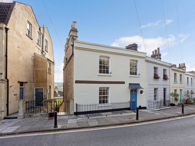 3 Bed End Terrace, Lower Camden Place, BA1