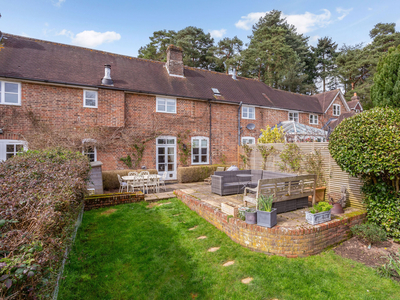 3 bedroom property for sale in Verdley Place, Haslemere, GU27