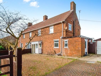 3 Bedroom Semi-detached House For Sale In Newton-in-the-isle