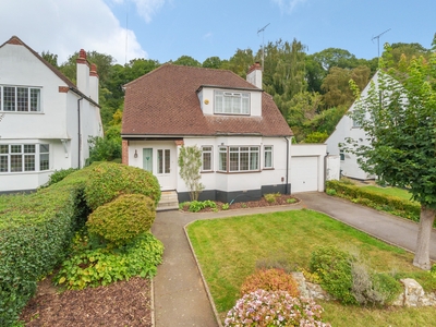 4 bedroom property for sale in Carpenters Wood Drive, Chorleywood, WD3