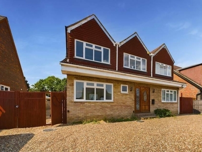 5 Bed House To Rent in Staines-Upon-Thames, Surrey, TW19 - 680