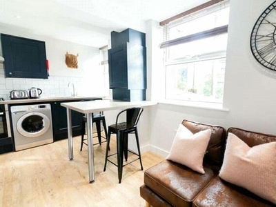 6 Bedroom Apartment For Rent In Huddersfield