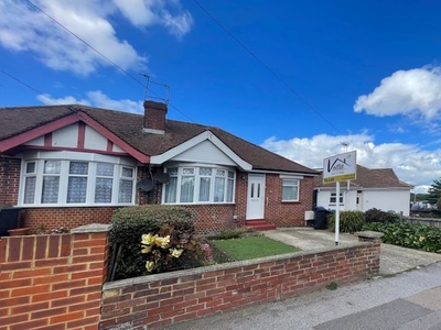 Bungalow to rent in Newington Road, Ramsgate CT12