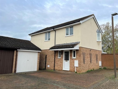 Detached house to rent in Booker Avenue, Bradwell Common, Milton Keynes MK13