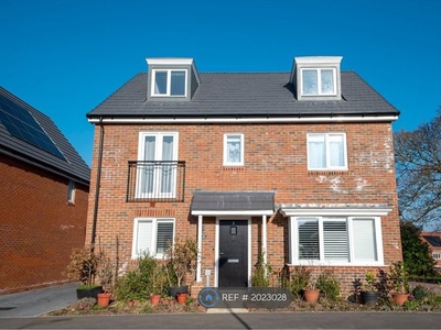 Detached house to rent in Donnington Grove, Bracknell RG42