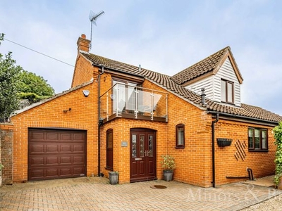 Detached house to rent in Lower Street, Horning NR12