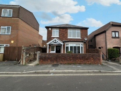 Detached house to rent in Mordaunt Road, Southampton SO14