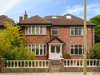 Detached house to rent in Regents Park Road, London N3