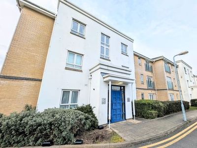 Flat to rent in Sovereign Heights, Colnbrook SL3