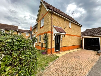 End terrace house to rent in Heron Close, Rayleigh SS6