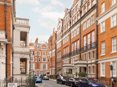 Flat for sale in Balfour Place, Mayfair, London W1K