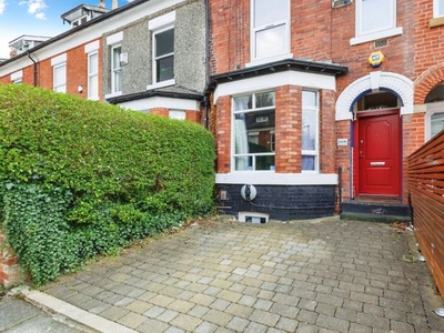 Flat for sale in Warwick Avenue, West Didsbury, Manchester, Greater Manchester M20