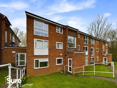 Flat to rent in Aston View, Hemel Hempstead, Hertfordshire HP2