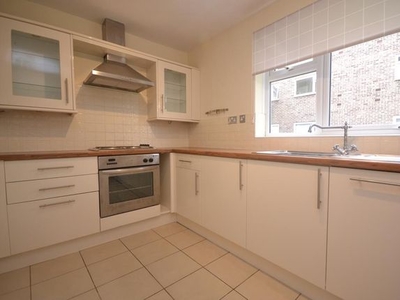 Flat to rent in Baron Court, Reading RG30