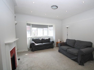Flat to rent in Bisenden Road, Croydon CR0