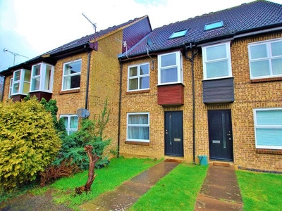 Flat to rent in Bradfield Close, Guildford, Surrey GU4