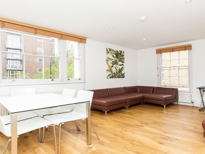 Flat to rent in Byng Place, London WC1E