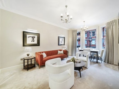 Flat to rent in Clarence Gate Gardens Glentworth Street, Marylebone, London NW1