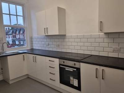 Flat to rent in Clarendon Park Road, Leicester LE2