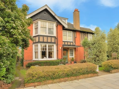 Flat to rent in Hall Place Gardens, St Albans, Herts AL1