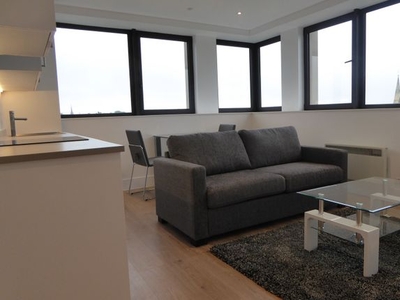 Flat to rent in Hanover House, Reading RG1