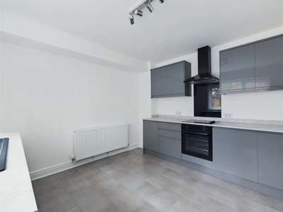 Flat to rent in Holland Road, Wallasey CH45