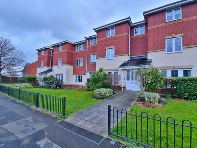 Flat to rent in Knowsley Road, St. Helens WA10