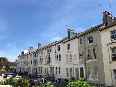 Flat to rent in Lansdowne Street, Hove, 1Fr. BN3