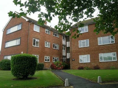 Flat to rent in Meadway Court, The Boulevard, Worthing BN13