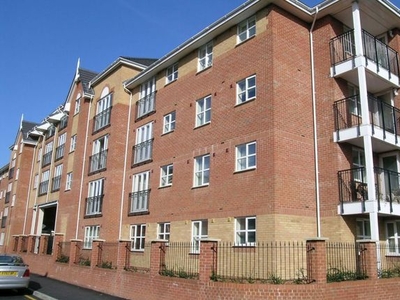 Flat to rent in Mill Street, Slough SL2