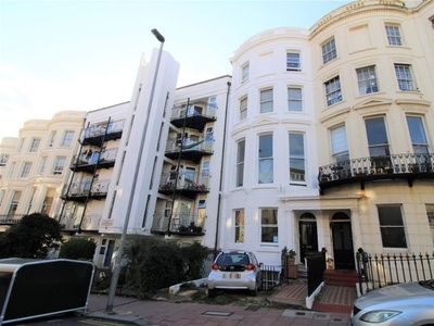 Flat to rent in Montpelier Road, Brighton BN1