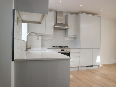 Flat to rent in Richmond Road, Kingston Upon Thames KT2