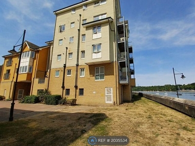 Flat to rent in Rivermead, St. Marys Island, Chatham ME4