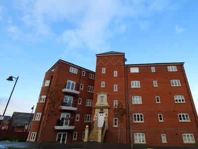 Flat to rent in Scarletts Road, Aldershot GU11