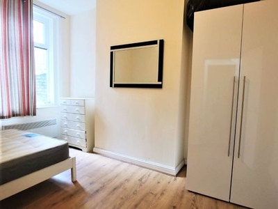 Flat to rent in Smedley Road, Manchester M8