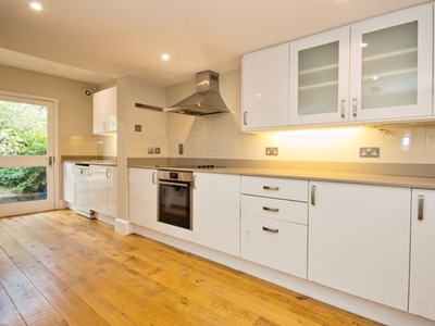 Flat to rent in St. Johns Wood Terrace, London NW8
