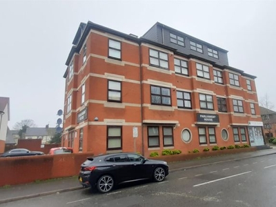Flat to rent in St. Laurence Way, Slough SL1