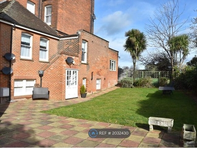 Flat to rent in St. Marys Court, Herne Bay CT6