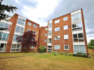 Flat to rent in Staines Road West, Sunbury-On-Thames, Surrey TW16