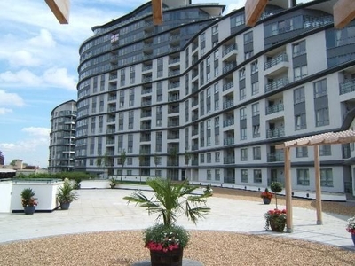 Flat to rent in Station Approach, Woking, Surrey GU22