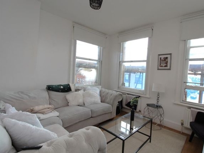 Flat to rent in Station Road, London E4