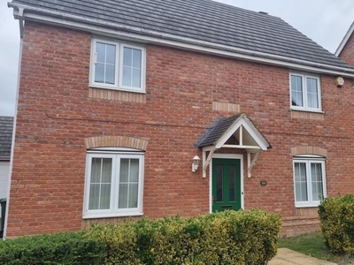 Flat to rent in Stirling Close, Corby NN18