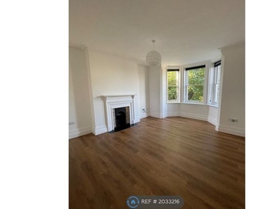 Flat to rent in Sydney Road, Guildford GU1