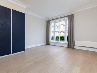 Flat to rent in The Porticos, Kings Road, London SW3