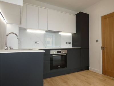 Flat to rent in Warwick House, Station Road, Redhill RH1