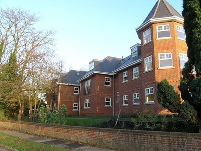 Flat to rent in Wesley Place, Epsom, Surrey KT18