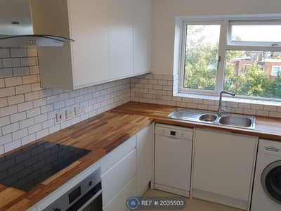 Flat to rent in Windsor Court, London 5Ht N14