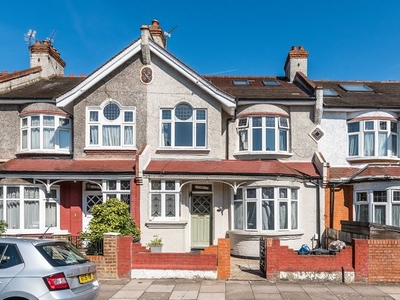 Maisonette to rent in Montana Road, London SW17