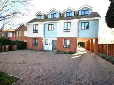 Penthouse to rent in Staines Road West, Ashford TW15